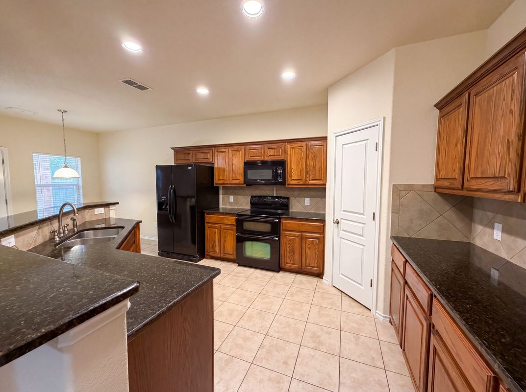 Photo 2 of 20 of 9816 Mullins Crossing Dr, Fort Worth, TX