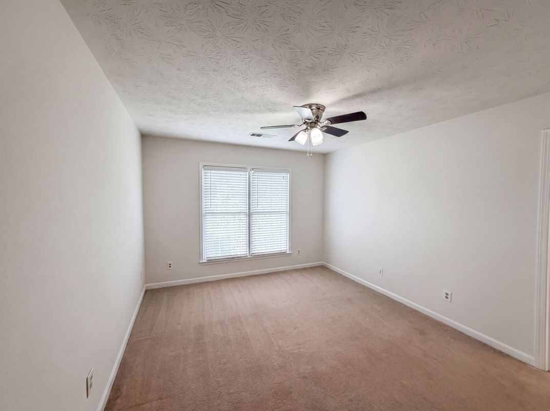 Photo 17 of 26 of 4342 Trotters Way Dr, Snellville, GA