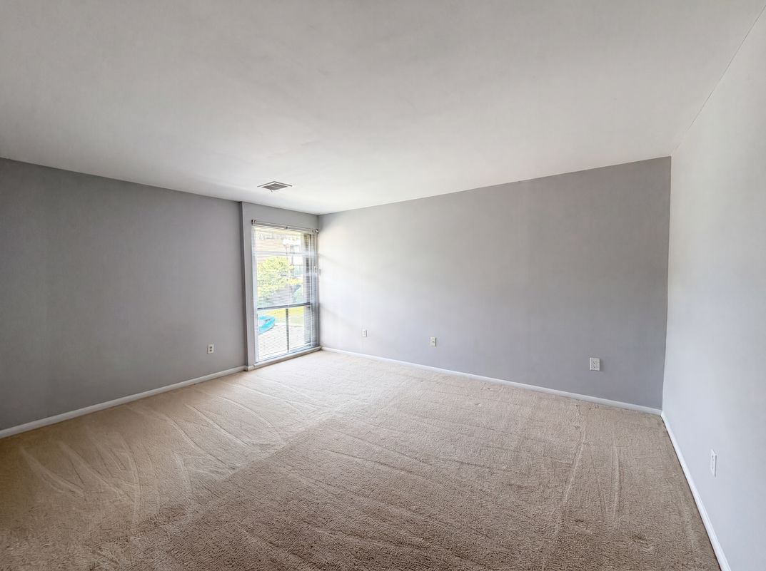 Photo 4 of 16 of 9907 Blundon Dr, Silver Spring, MD