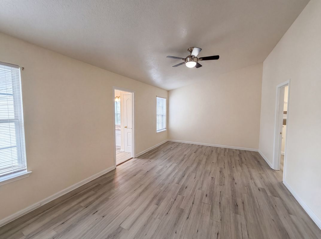 Photo 4 of 18 of 5080 Windsor Forrest Ln, Atlanta, GA