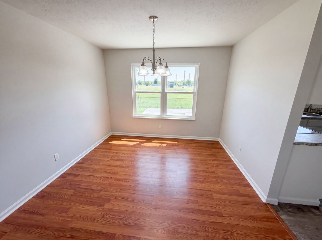 Photo 7 of 28 of 2219 Rolling Oak Dr, Indianapolis, IN