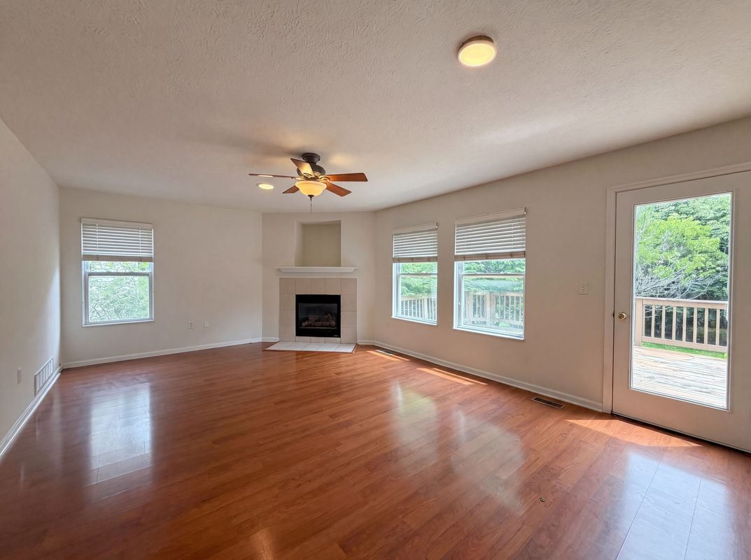 Photo 14 of 44 of 7966 Lazelle Woods Dr, Westerville, OH