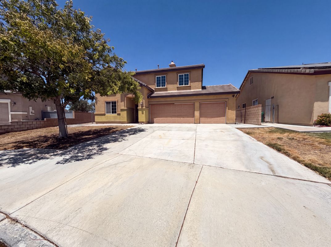 Property photo 1 of 3147 W Lingard St