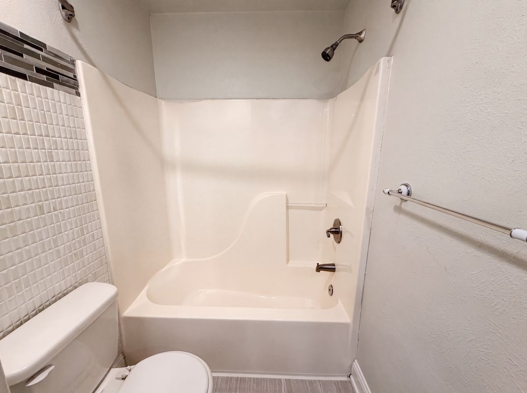 Photo 16 of 22 of 3423 Willow Crest Ln, Dallas, TX