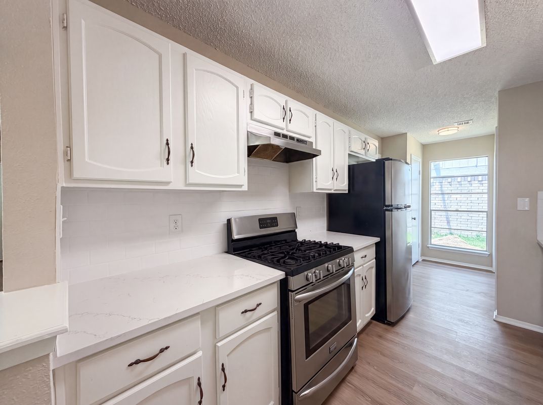 Photo 10 of 17 of 5602 Briarwood Forest Dr, Houston, TX
