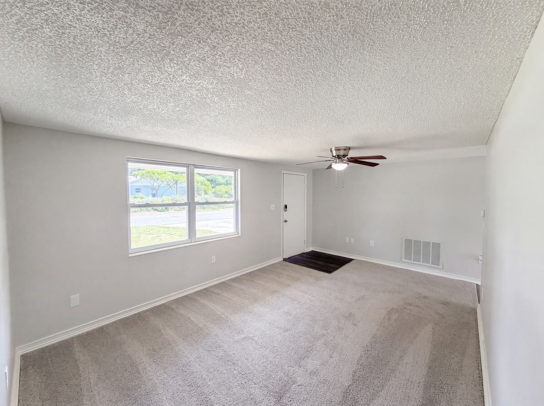 Photo 3 of 22 of 3412 Nixon Rd, Holiday, FL