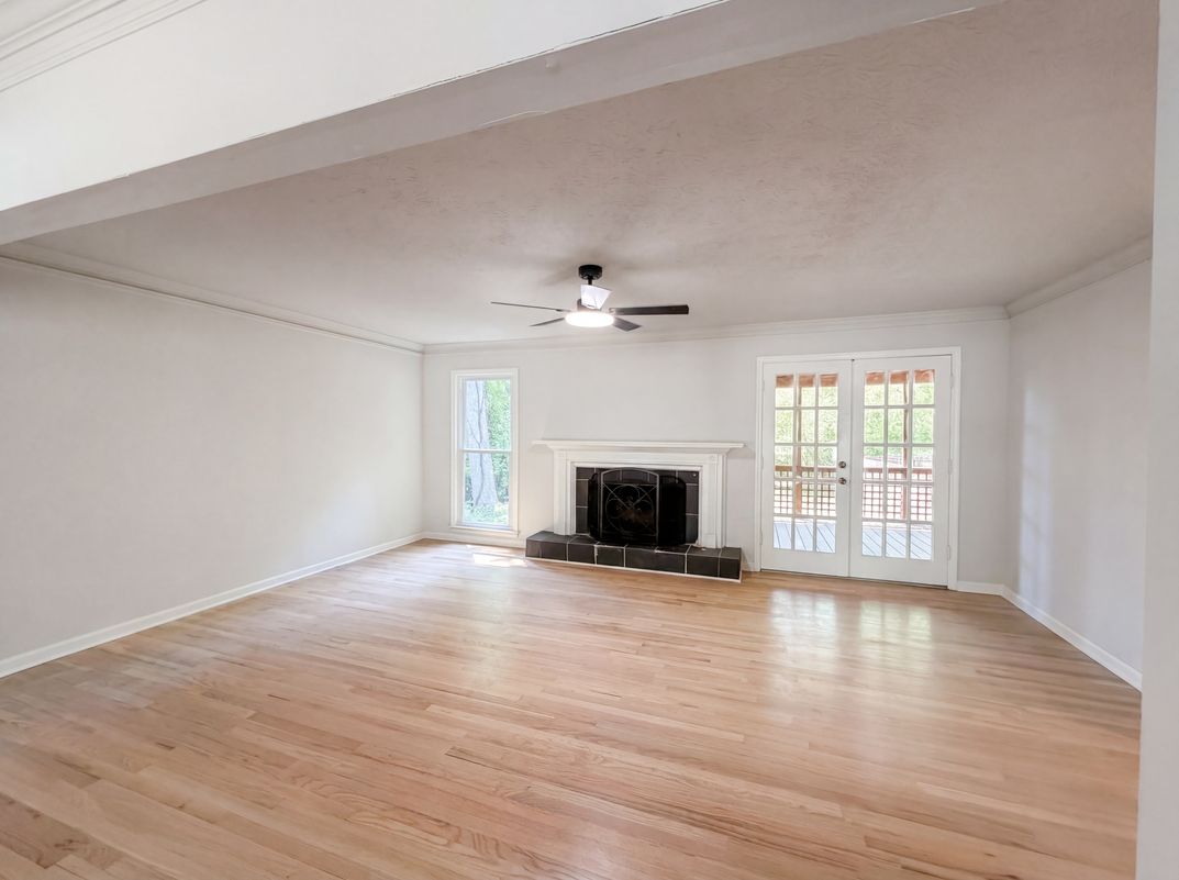 Photo 3 of 22 of 1033 Chestnut Hill Cir SW, Marietta, GA