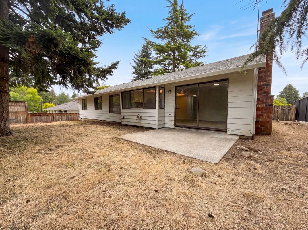 Photo 8 of 17 of 3755 SW 4th St, Gresham, OR
