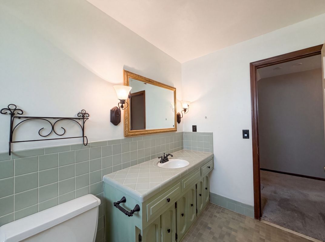 Photo 15 of 27 of 6916 N Overland Dr, Kansas City, MO