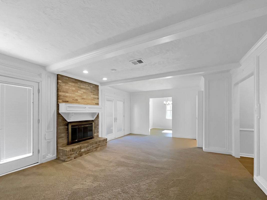 Photo 3 of 24 of 11307 Wickersham Ln, Houston, TX