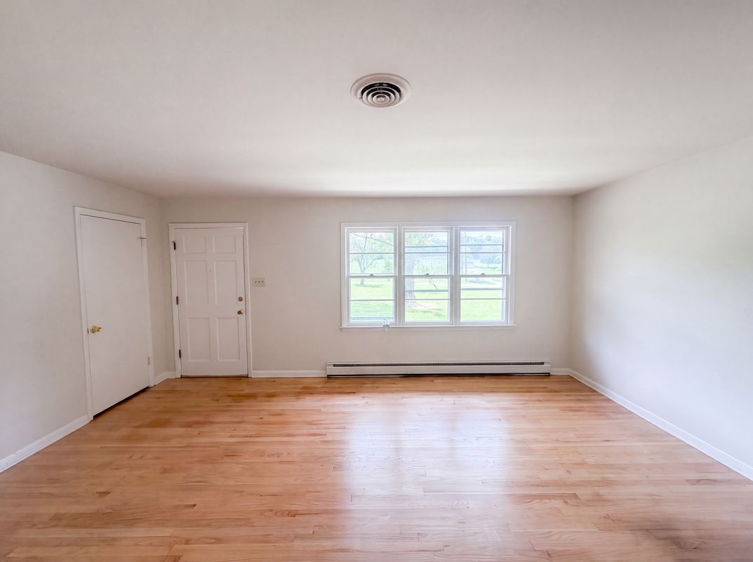 Photo 7 of 22 of 4913 Millpoint Rd, Greensboro, NC