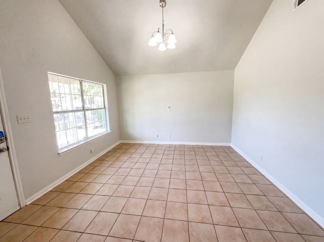 Photo 3 of 17 of 236 Lawton St, San Antonio, TX