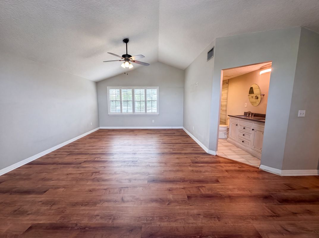 Photo 5 of 26 of 8382 Chason Rd W, Jacksonville, FL