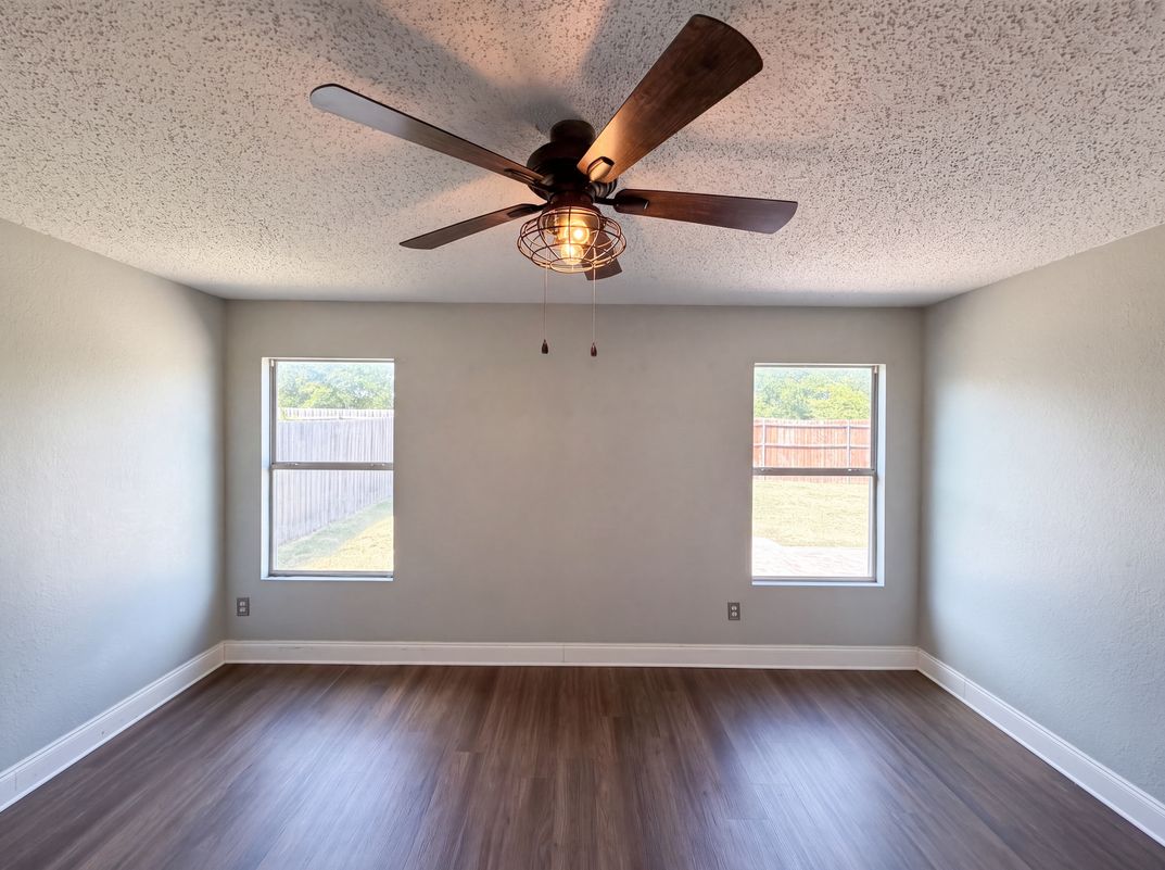 Photo 12 of 17 of 5244 New Castleton Ln, Fort Worth, TX