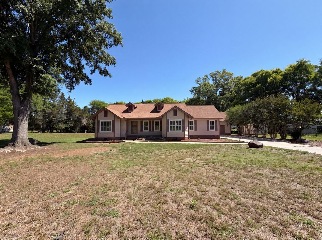 Photo 22 of 29 of 8400 Chestnut Oak Ct, Harrisburg, NC
