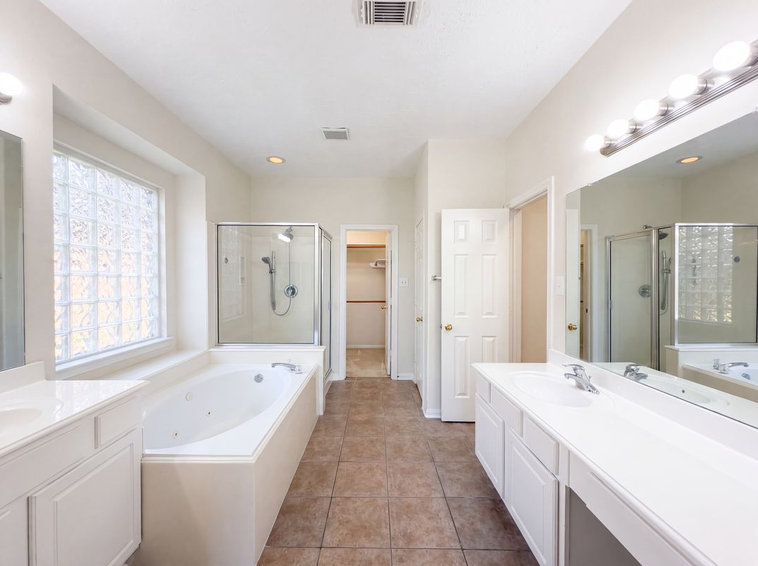 Photo 11 of 22 of 7914 Ingle Oak Dr, Houston, TX