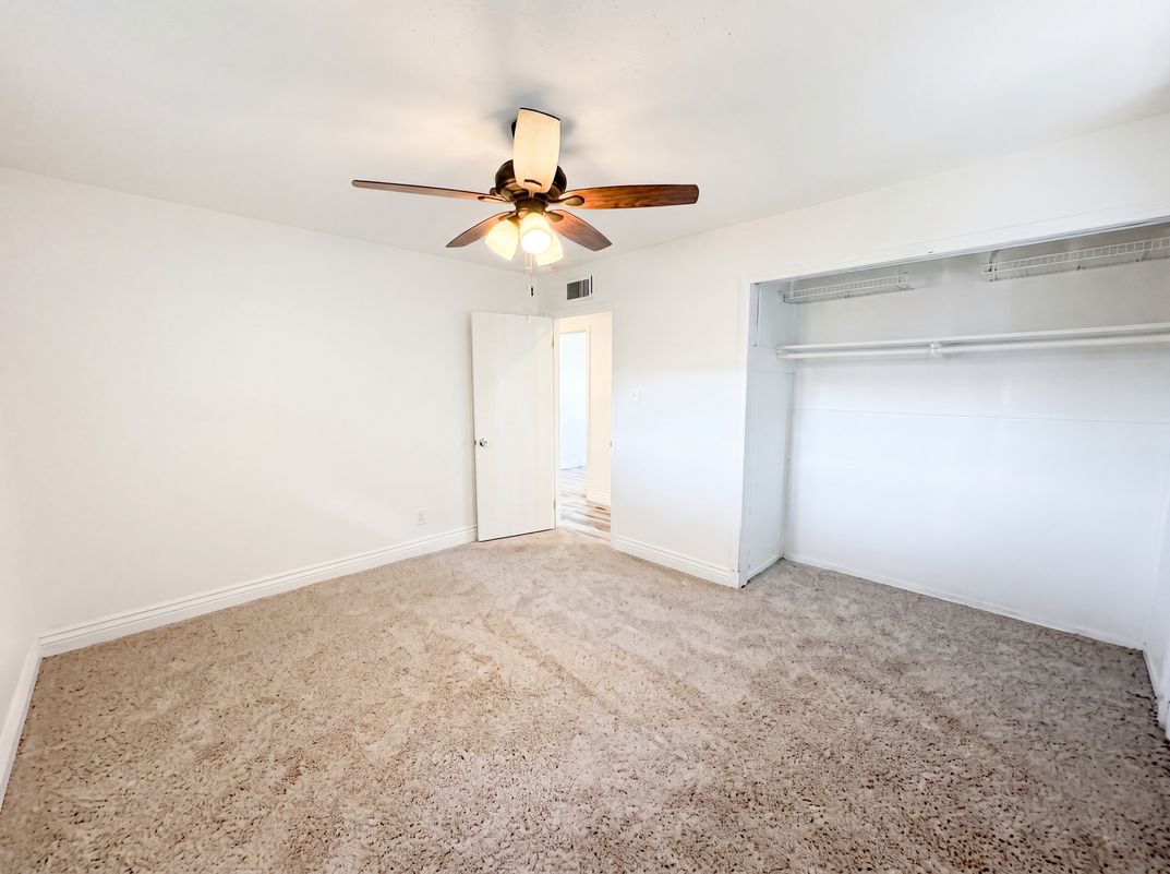 Photo 19 of 31 of 1422 Oakmont Dr, Roseville, CA