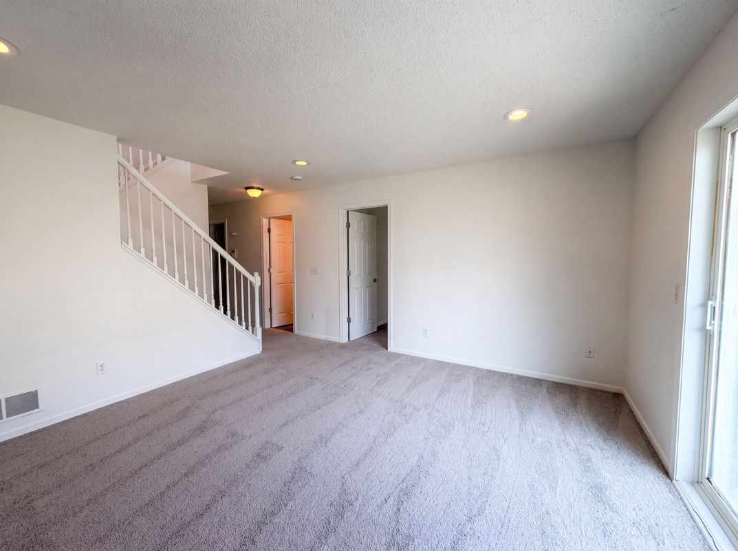 Photo 7 of 20 of 7476 Hampton Ln, Shakopee, MN