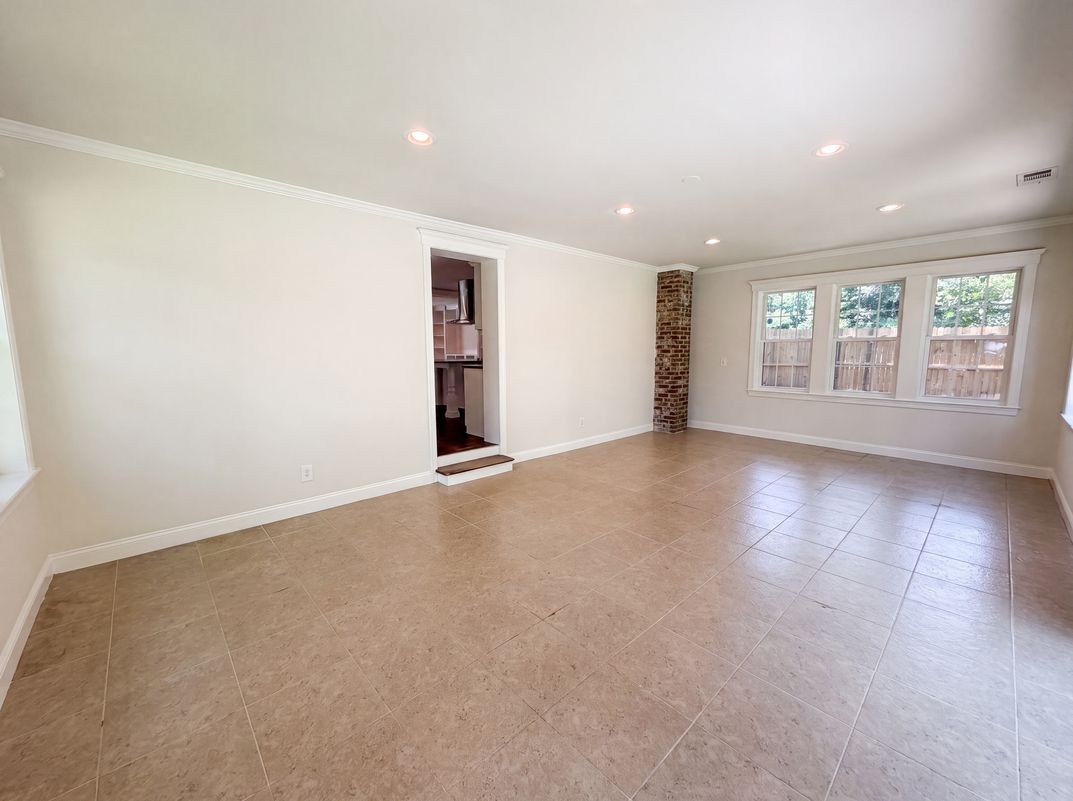 Photo 9 of 20 of 829 W 2nd North St, Summerville, SC
