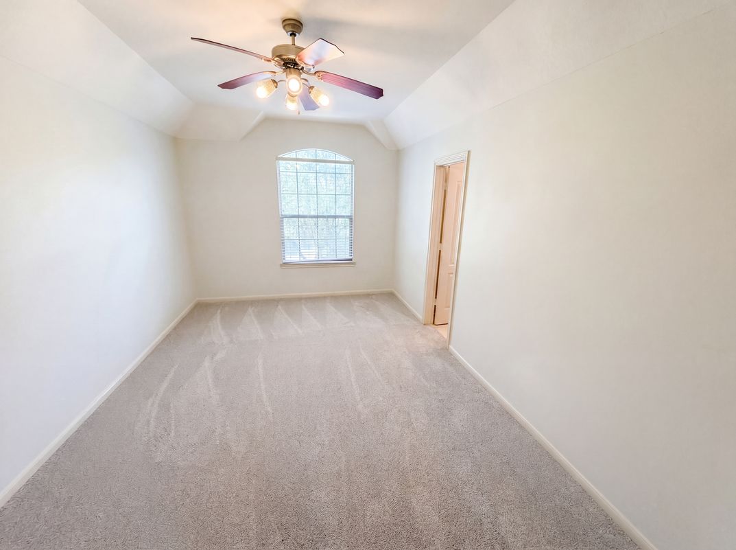 Photo 18 of 36 of 15822 Maple Shores Dr, Houston, TX