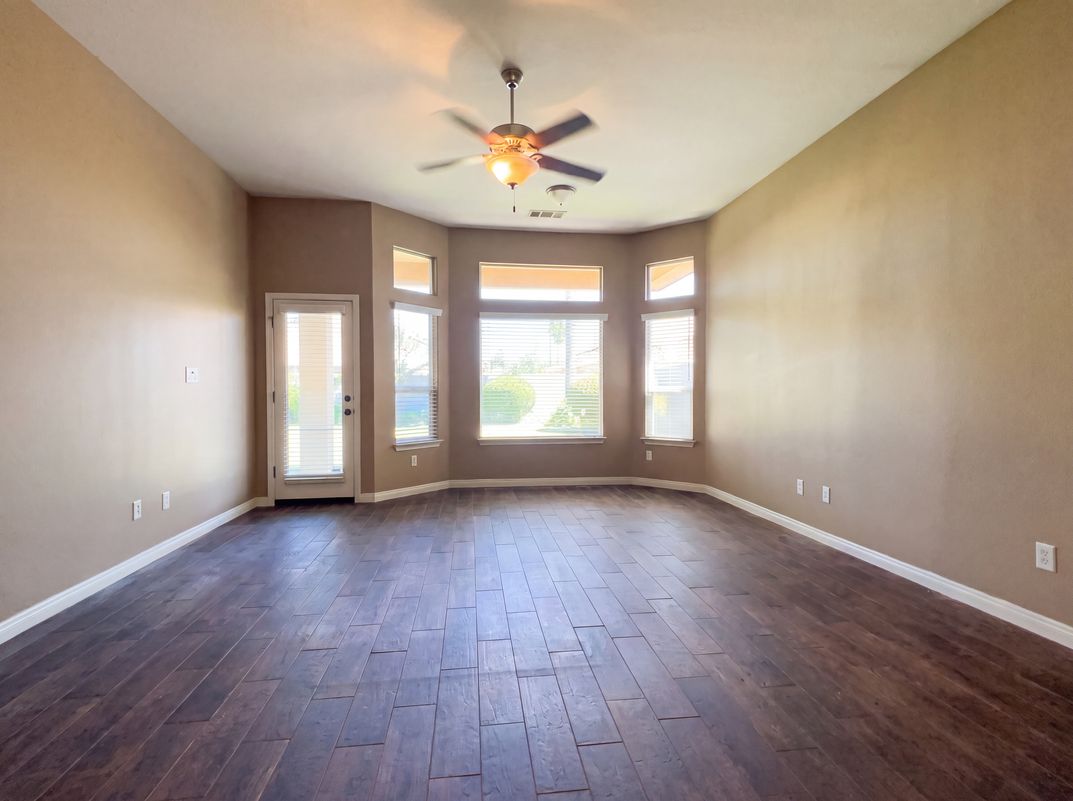 Photo 9 of 35 of 11904 Kenseth St, Bakersfield, CA