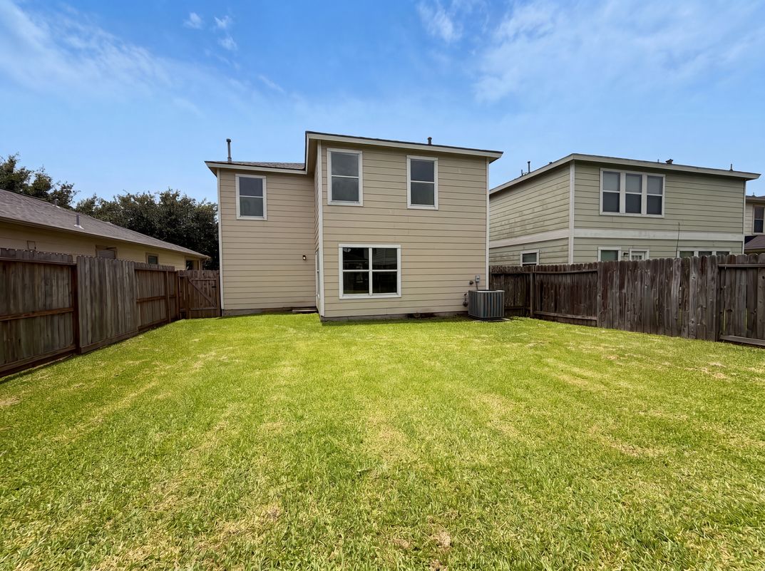 Photo 5 of 21 of 2627 Skyview Trace Ct, Houston, TX