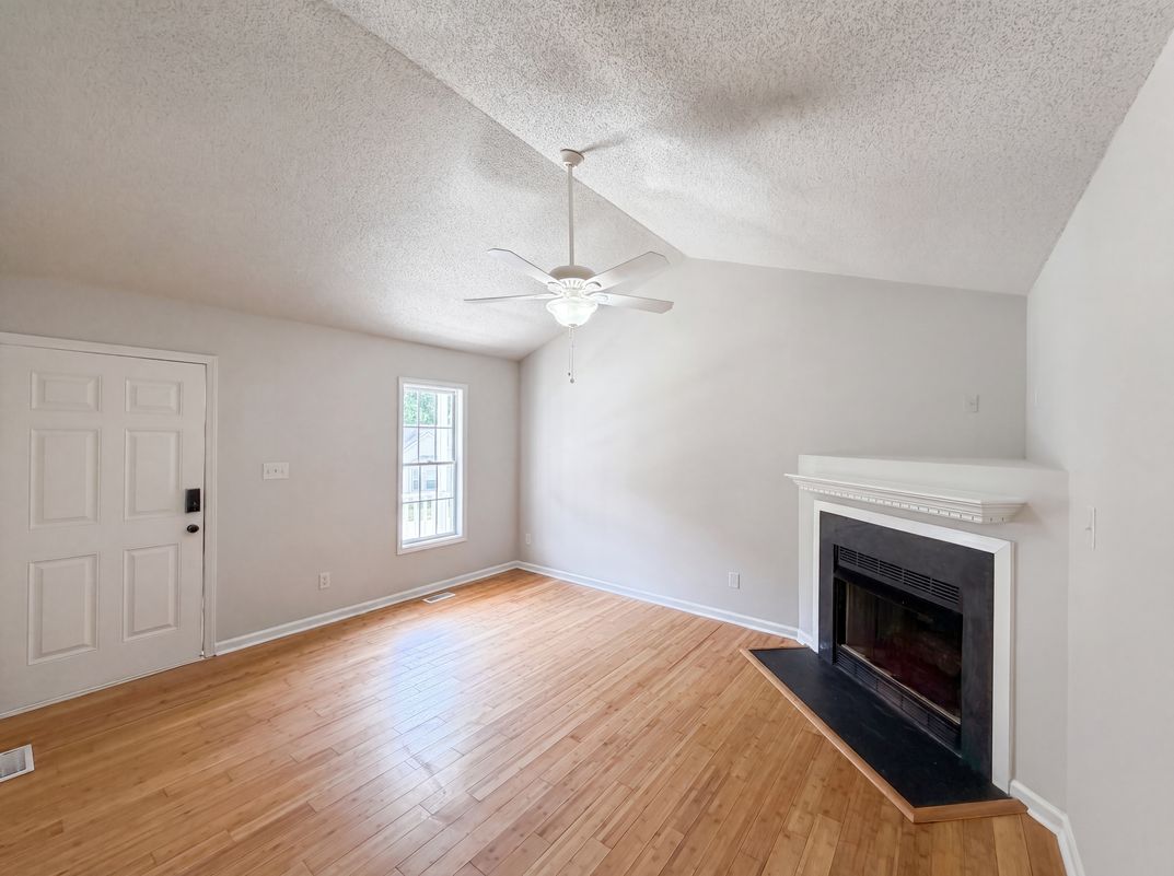Property photo 3 of 1024 Laurel Leaf Rd