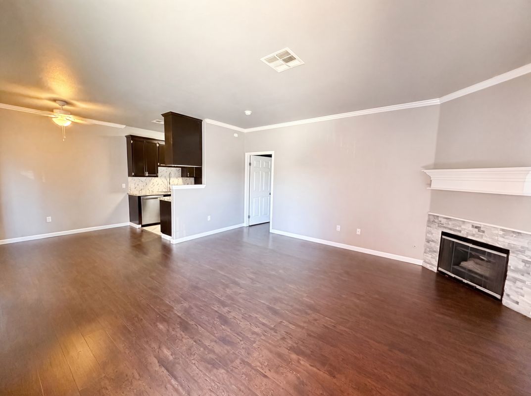 Photo 10 of 28 of 4730 E Craig Rd, Las Vegas, NV