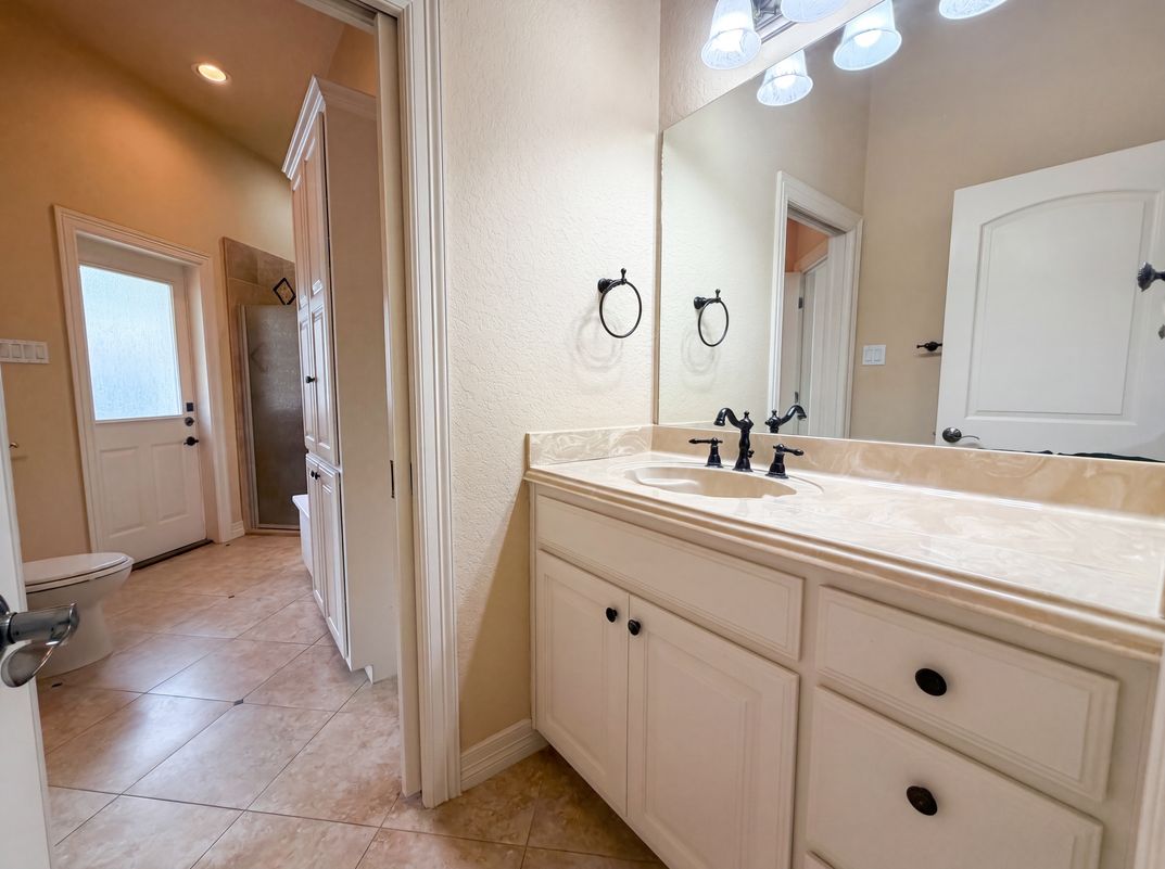 Photo 15 of 26 of 20646 Wahl Ln, San Antonio, TX