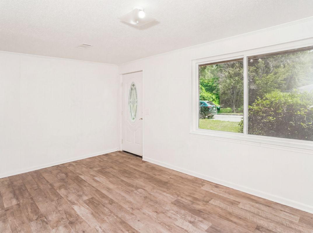 Photo 9 of 41 of 733 Sutton St, Jesup, GA