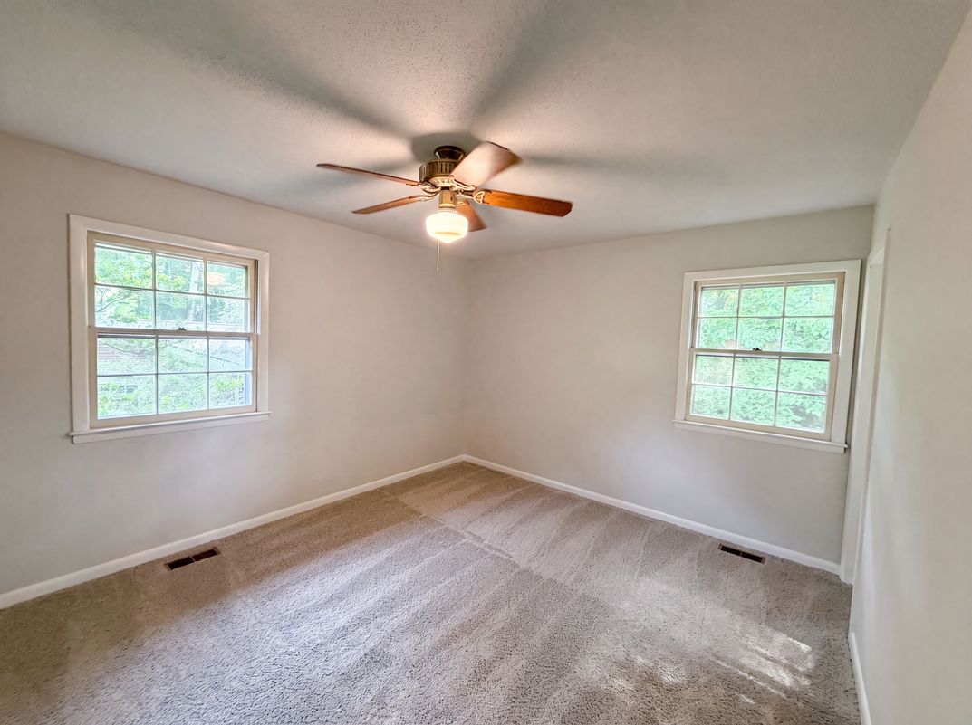 Photo 8 of 19 of 917 Hillview Dr, Cary, NC