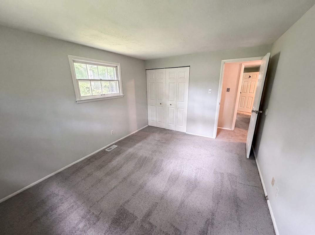 Photo 13 of 23 of 1537 W 74th Pl, Indianapolis, IN