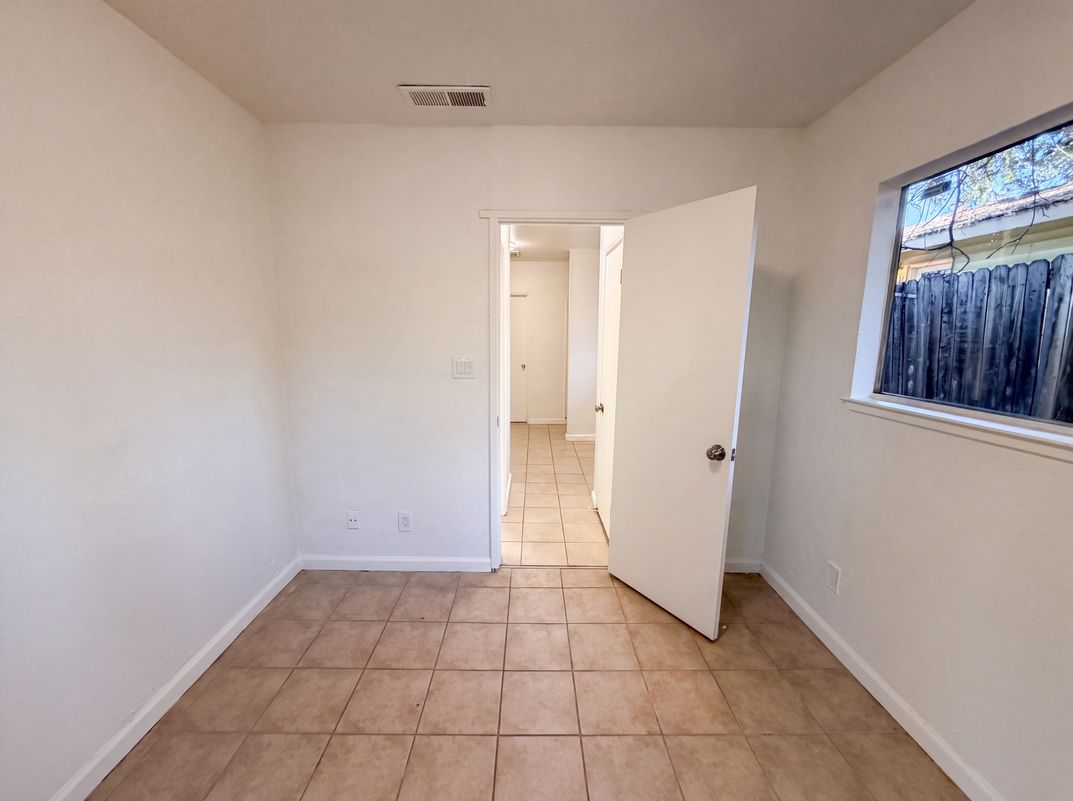 Photo 13 of 39 of 4948 Dewey Dr, Fair Oaks, CA