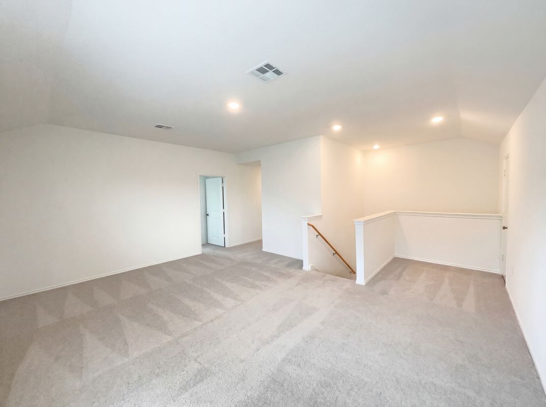 Photo 11 of 24 of 501 Vantage Dr, Hutto, TX