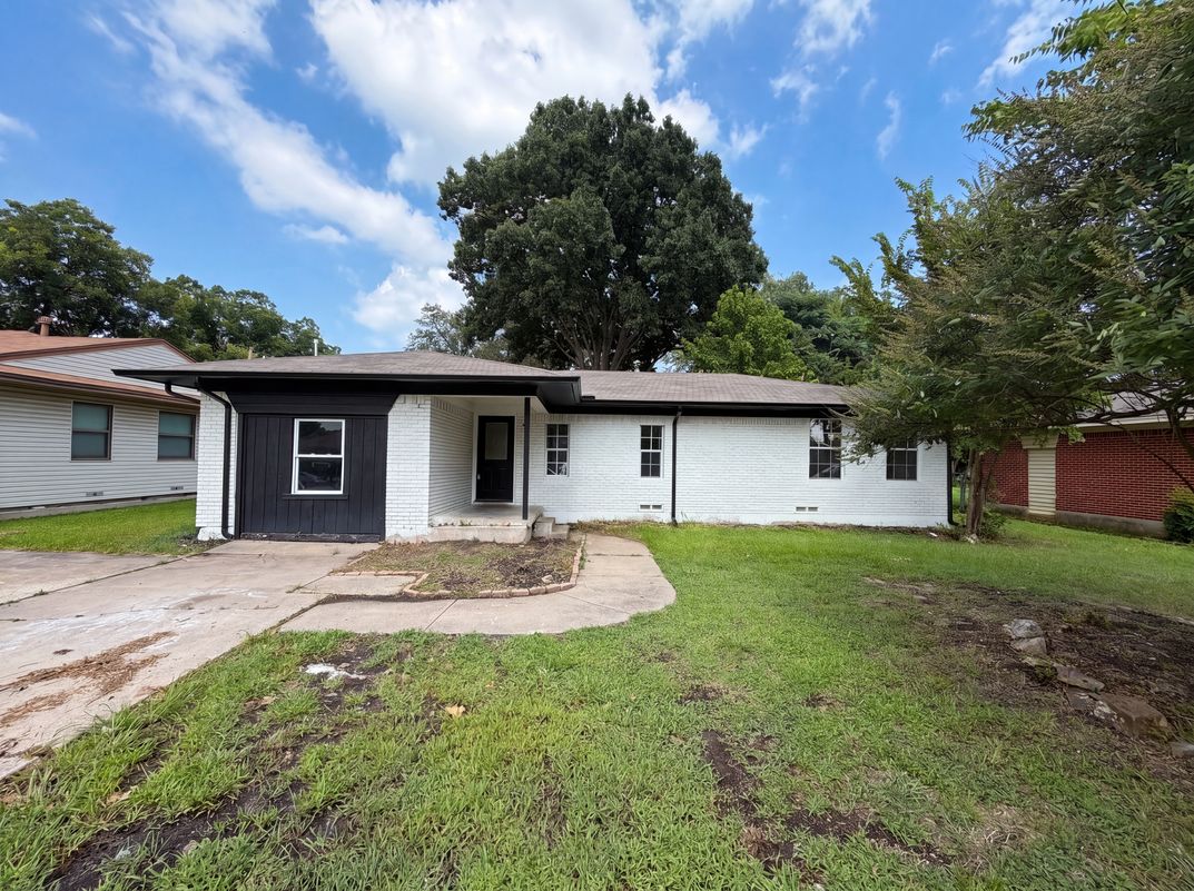 Photo 14 of 16 of 321 S 4th St, Wylie, TX