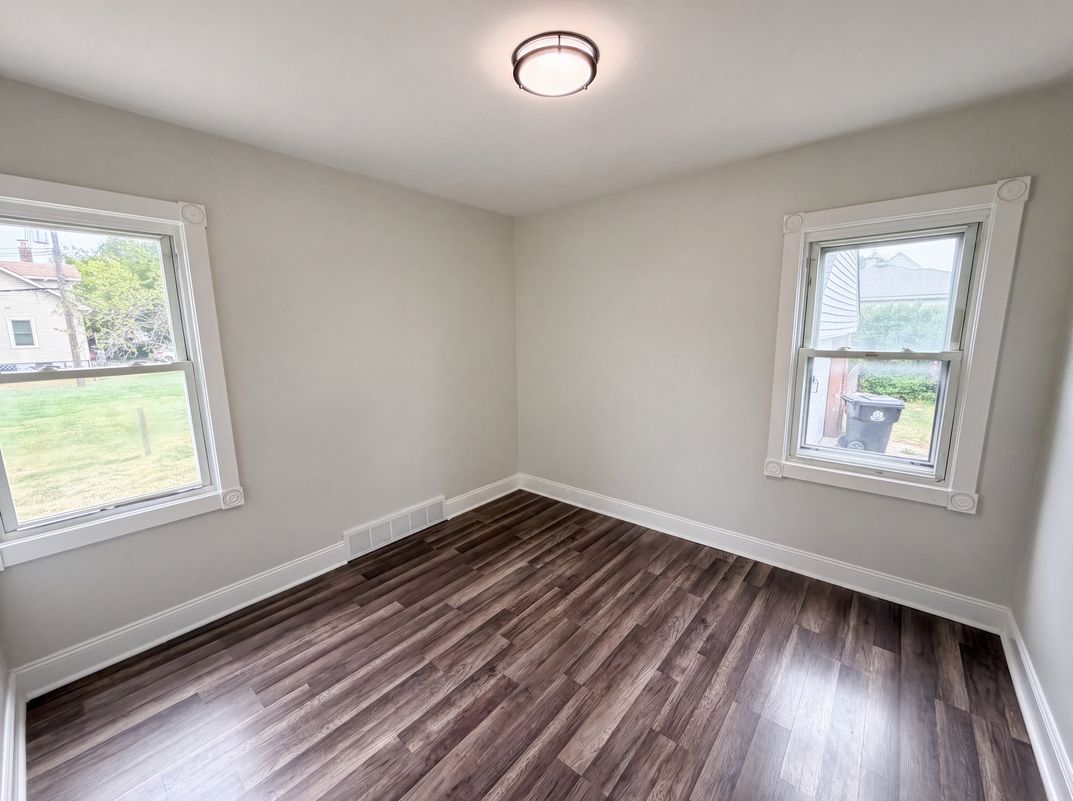 Photo 9 of 20 of 17590 Eastland St, Roseville, MI