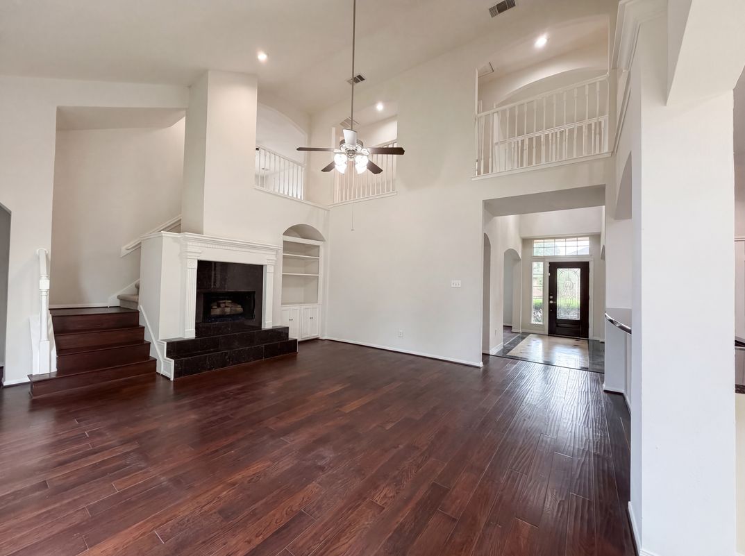 Photo 3 of 33 of 3106 Forrester Dr, Pearland, TX