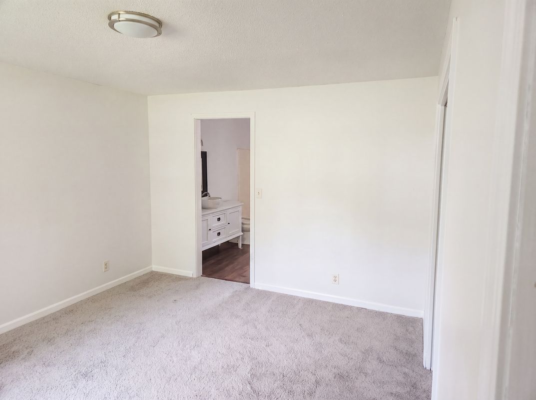Photo 4 of 58 of 4334 Morningside Dr, Helena, AL
