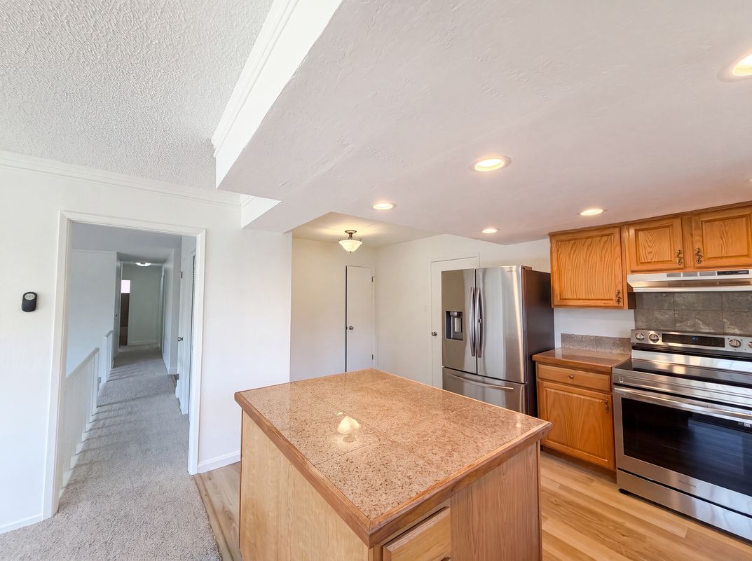 Photo 12 of 41 of 7007 Ursa Pkwy, Sacramento, CA