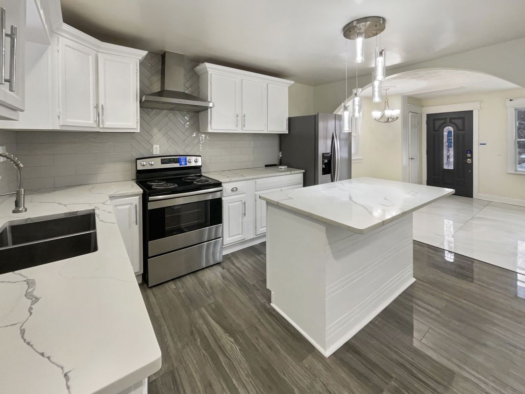 Photo 8 of 17 of 4055 N Grand Ave, Indianapolis, IN