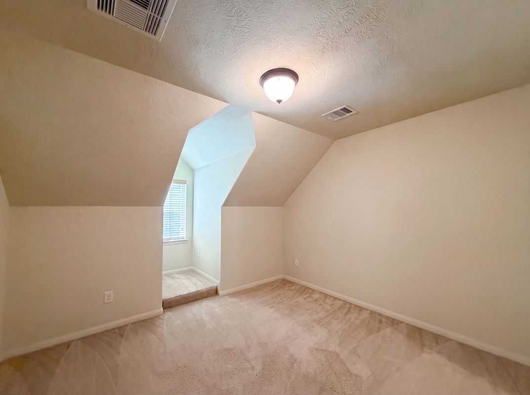 Photo 14 of 25 of 4710 Autumn Pine Ln, Houston, TX