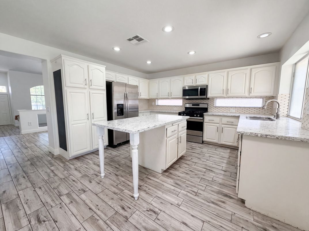 Photo 8 of 27 of 6335 Pavestone Ln, Las Vegas, NV