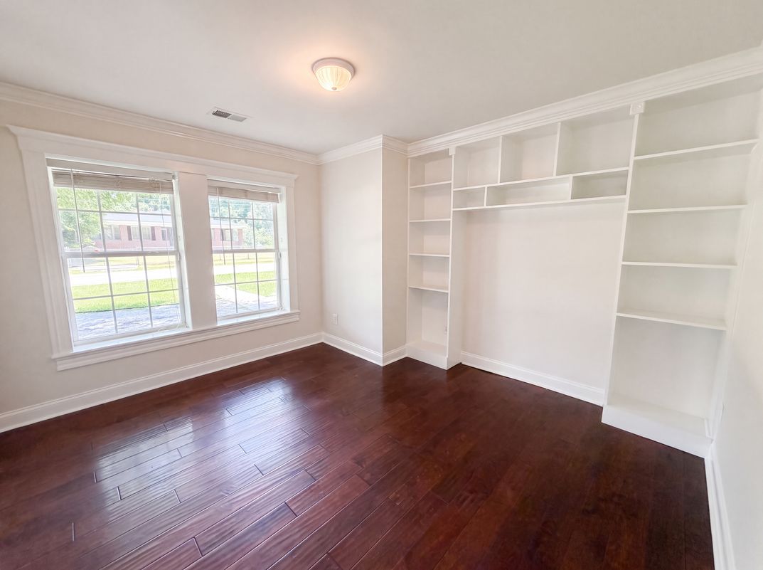 Photo 11 of 20 of 829 W 2nd North St, Summerville, SC
