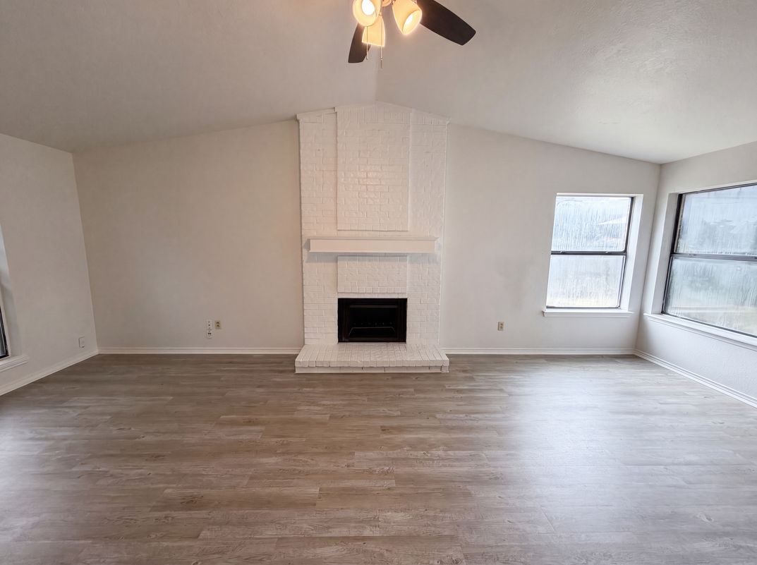 Property photo 3 of 1319 Oak Run Dr