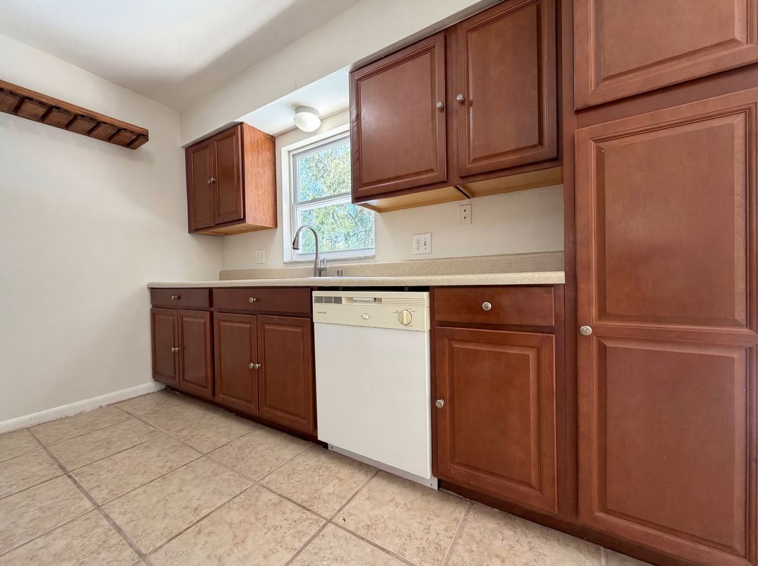 Photo 14 of 24 of 909 Winchester Ct, Brandon, FL