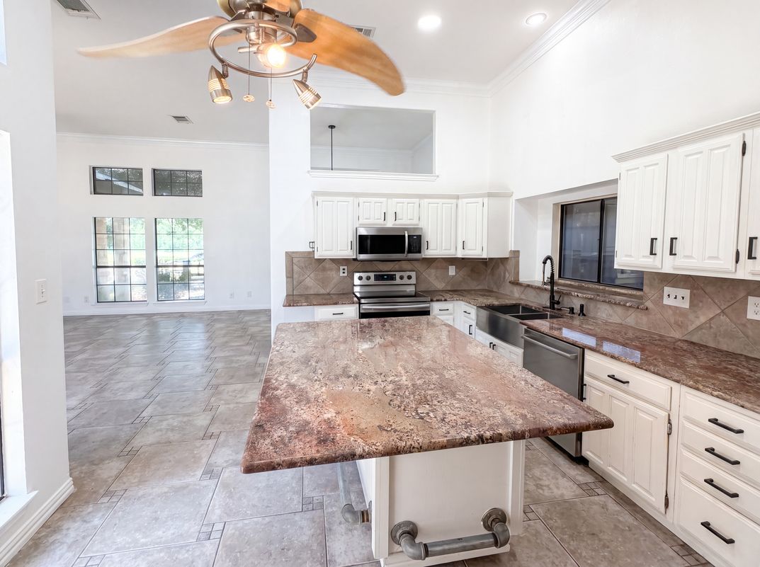 Photo 7 of 18 of 1613 Mullins Dr, Plano, TX