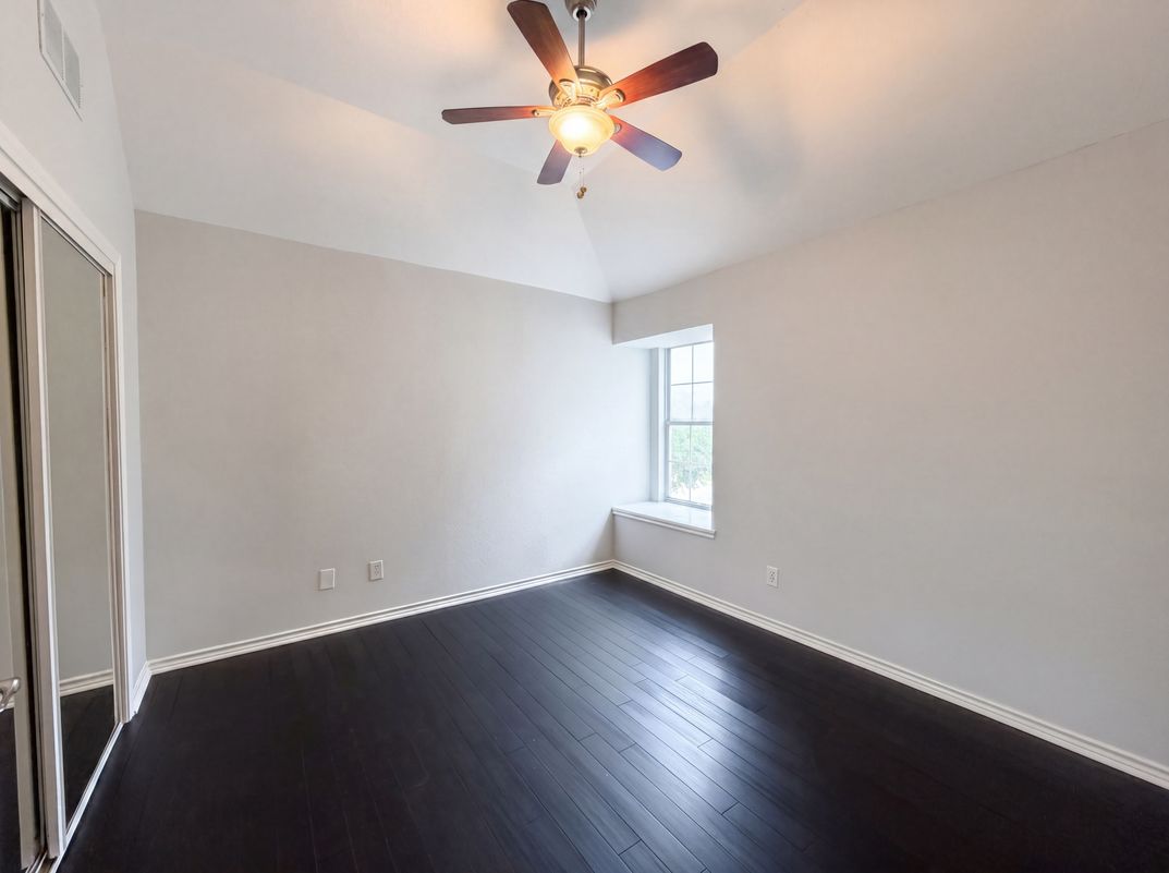 Photo 16 of 27 of 7707 Windmere Ct, Irving, TX