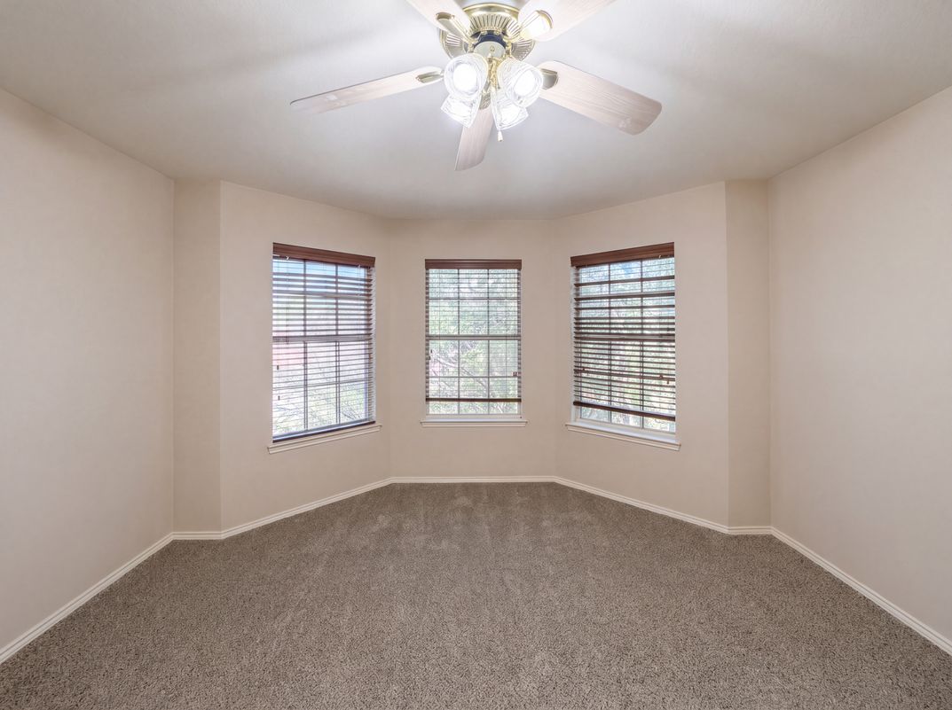 Photo 17 of 27 of 106 Forestview Rd, Hickory Creek, TX
