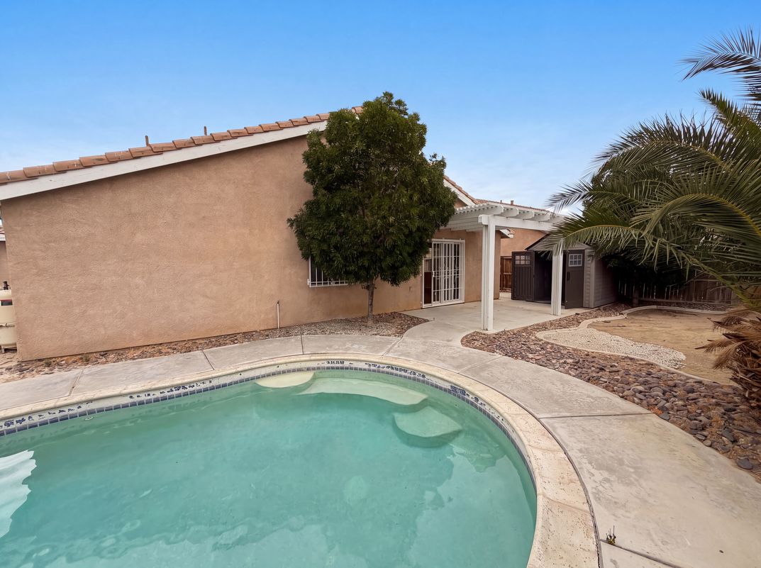 Photo 23 of 27 of 18792 Dogwood Ct, Adelanto, CA