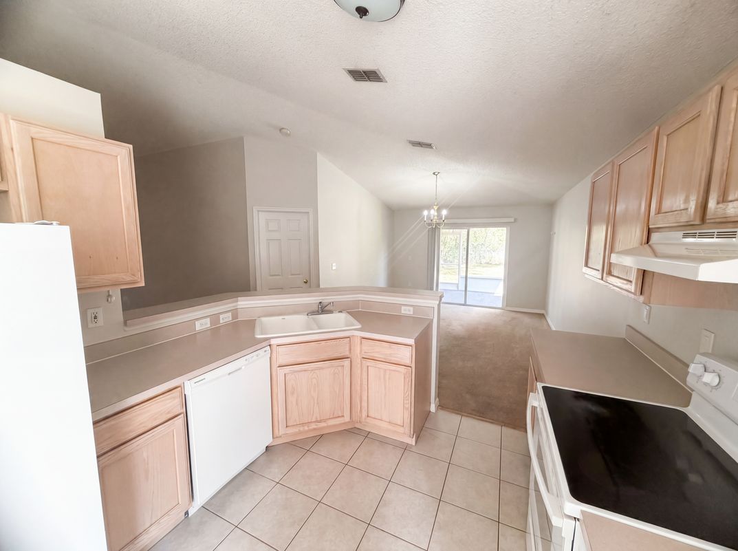 Photo 19 of 28 of 262 SW Panther Trce, Port Saint Lucie, FL